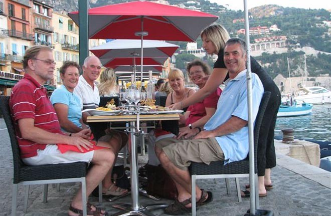 Typical waterside cruising lunch © Clare and Andrew Payne